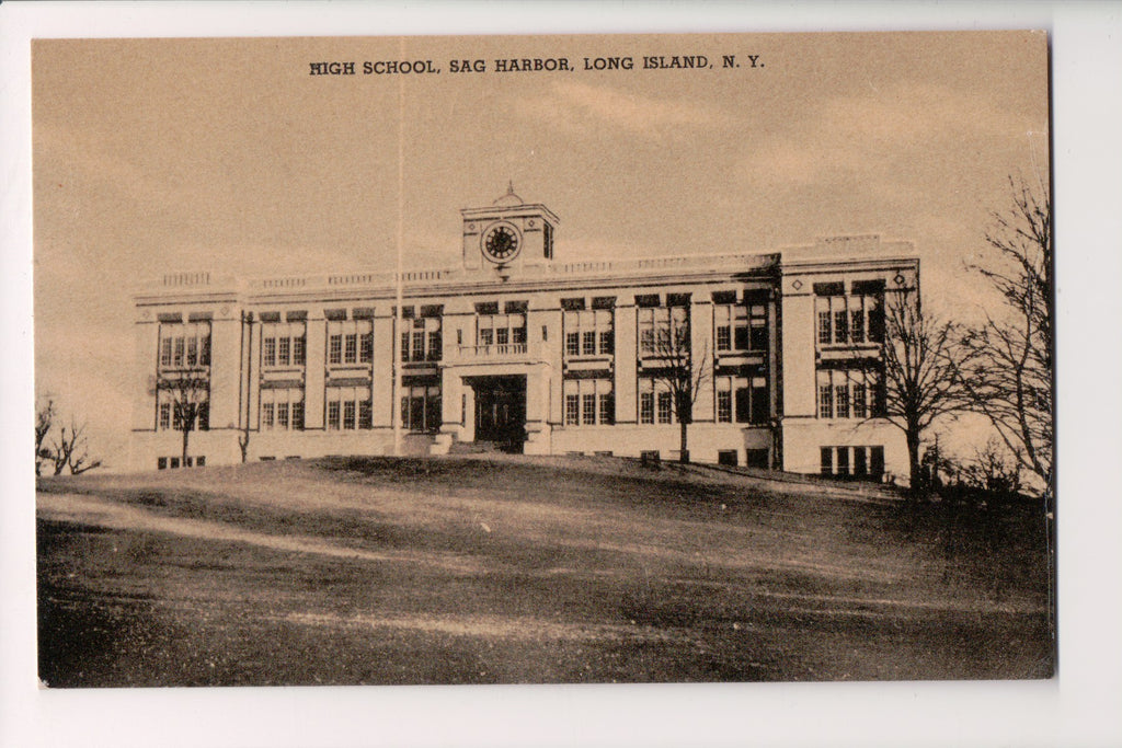 NY, SAG HARBOR - High School - Long Island postcard - G18140