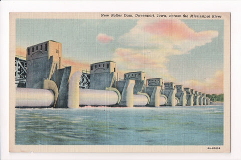 IA, Davenport - New Roller Dam, huge pipe - B08229