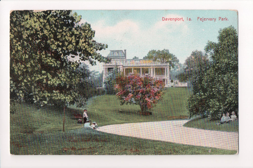 IA, Davenport - Fejervary Park, kids and house - H03073