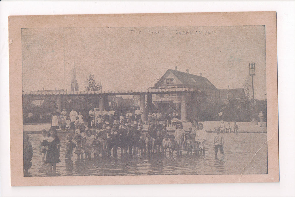 IL, CHICAGO - Sherman Park - The Pool with kids posing - H04088
