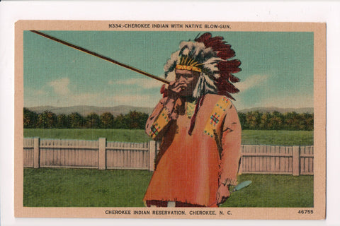 Indian postcard - Cherokee Indian with Native blow gun - MA0128