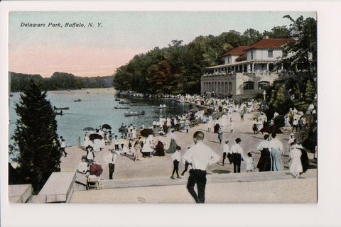 NY, BUFFALO - Delaware Park - crowds - postcard - J03035