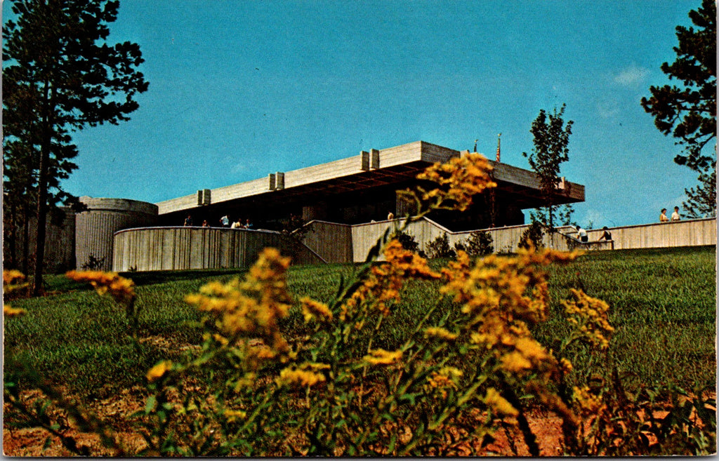 SC, SENECA - Keowee - Toxaway Visitors Center postcard - K03273