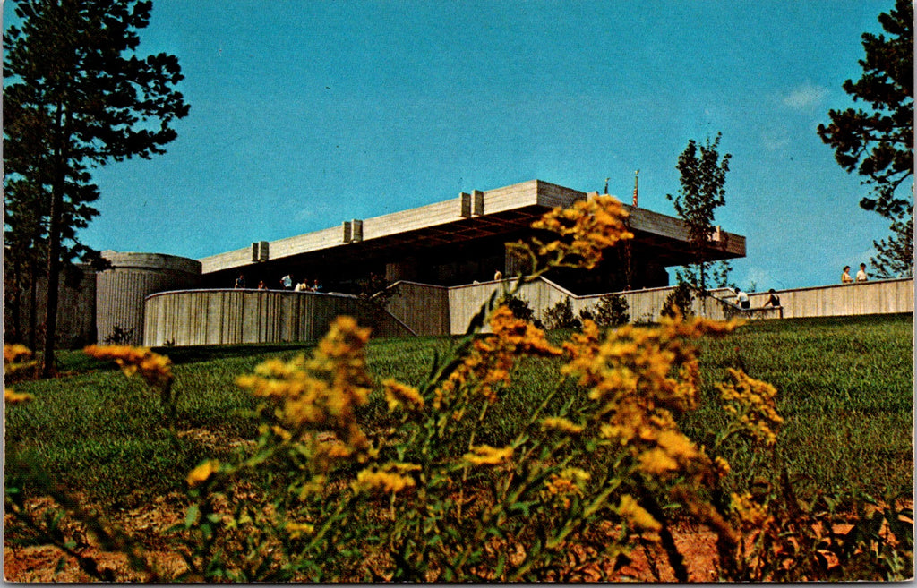 SC, Seneca - Keowee - Toxaway Visitors Center postcard - K03273