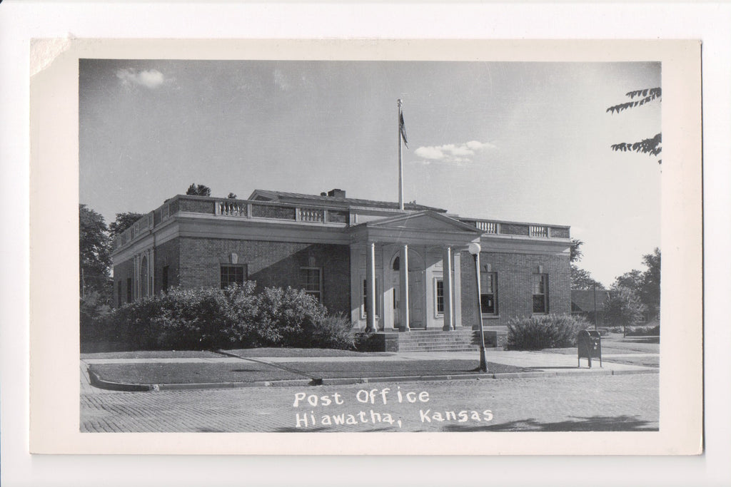 KS, Hiawatha - Post Office RPPC postcard, collection box - 500646