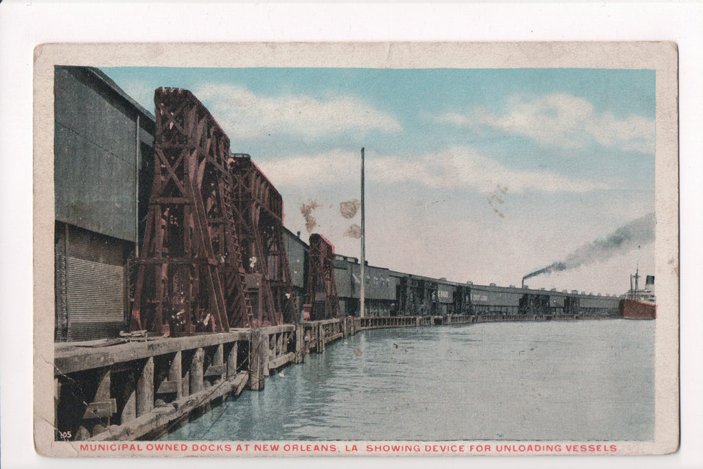 LA, New Orleans - Docks showing device to unload vessels - w03374