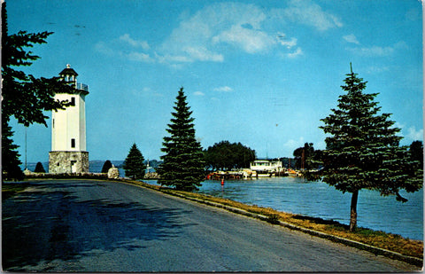 WI, Fond du Lac - Lighthouse, Light House Lakeside Park postcard - M-0050
