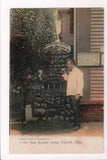 MA, PLYMOUTH - Elder Brewster Spring, man with a metal cup closeup - A09057