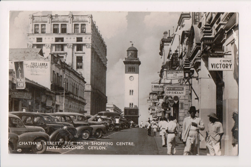 Foreign postcard - CEYLON, Columbo/Columbia - Chatham St w/signs - RPPC - MB0094