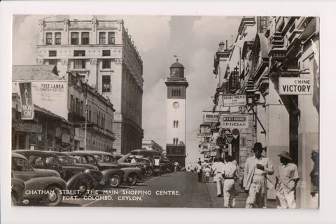 Foreign postcard - CEYLON, Columbo/Columbia - Chatham St w/signs - RPPC - MB0094