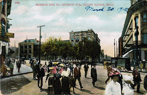 MI, Grand Rapids - Monroe and So Division Streets postcard - E09138