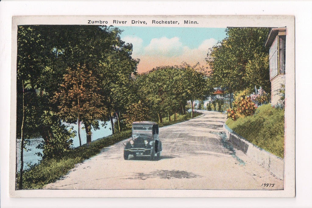 MN, Rochester - Zumbro River Drive postcard - C17245