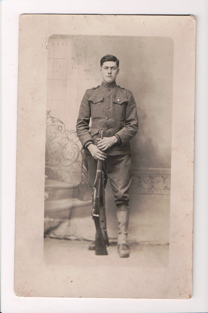 MISC - Military Man in uniform, cross on pocket, rifle in hand - RPPC - D06139