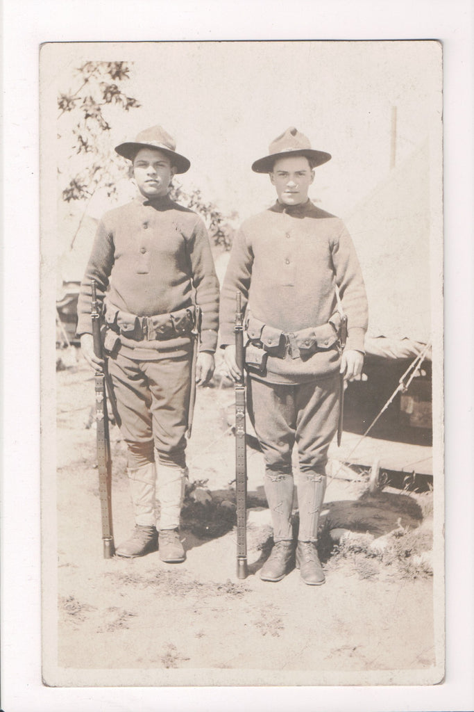 MISC - Military Men in uniform, gun, scabbard, WWI - RPPC - cr0110