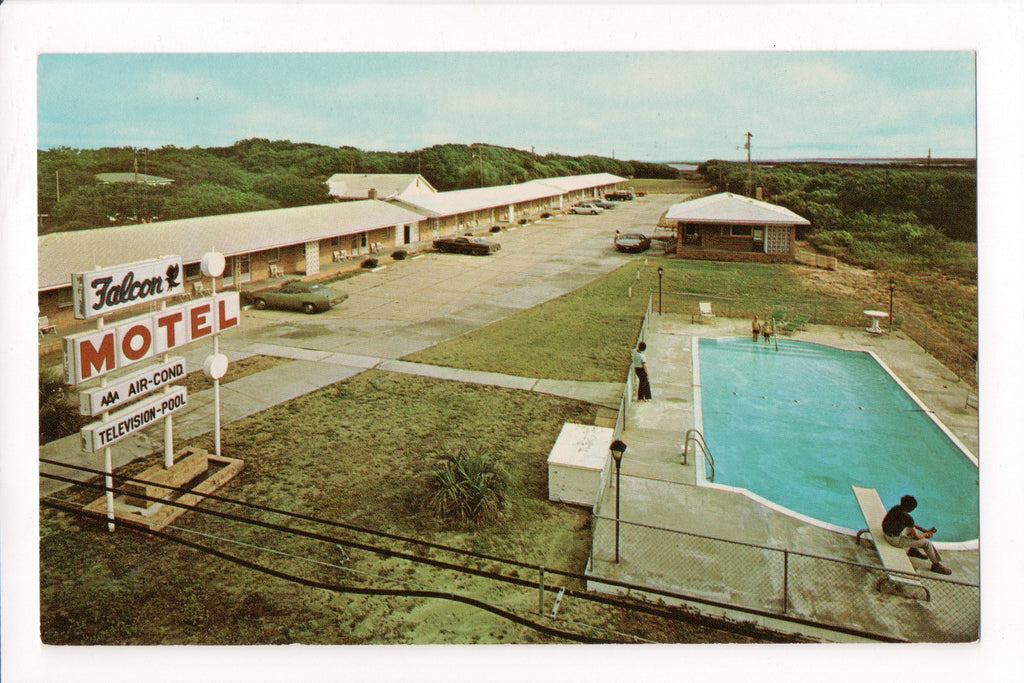 NC, Buxton - Falcon Motel, hosts Mr and Mrs Isaac Jennette - A06716