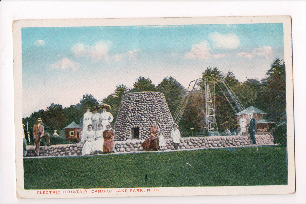 NH, Canobie Lake Park - Electric Fountain, people posing - CP0473