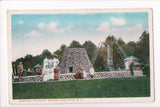 NH, Canobie Lake Park - Electric Fountain, people posing - CP0473