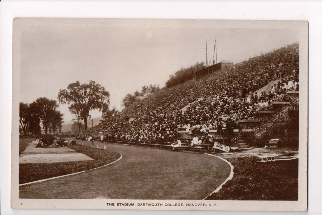NH, HANOVER - Dartmouth College - The Stadium filled - RPPC - A10129