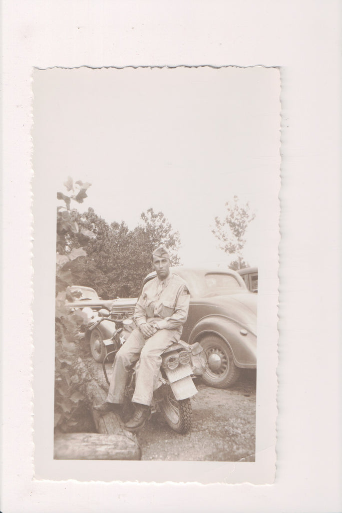 Military Man in uniform on Army Motorcycle - PHOTO - NL0266