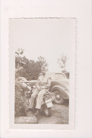 MISC - Military Man in uniform on Army Motorcycle - PHOTO - NL0266