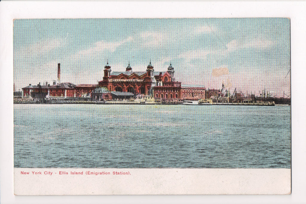 NY, NEW YORK CITY - Ellis Island (Emigration Station) - closeup postcard - J0327