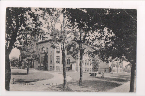 NY, Freeport - High School, kids, @1913 vintage Geo I Braithwaite postcard - C06
