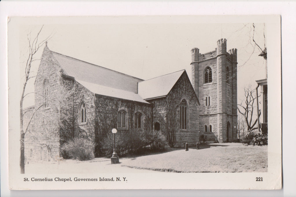 NY, GOVERNORS ISLAND - St Cornelius Chapel - RPPC postcard - MB0744