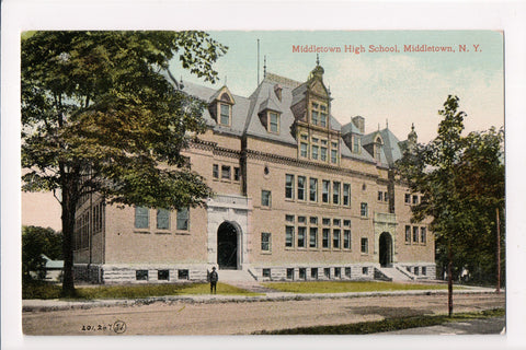 NY, MIDDLETOWN - High School postcard - K03037