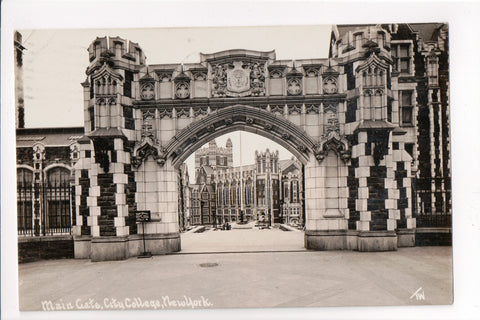 NY, NEW YORK CITY - City College Main Gate closeup RPPC - B08215