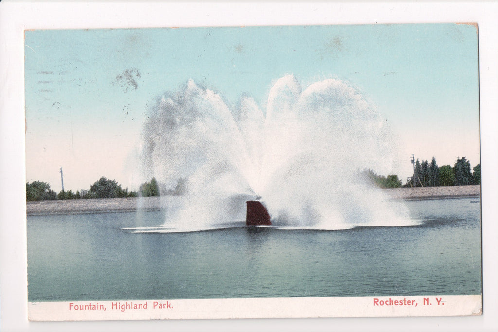 NY, ROCHESTER - Highland Park Fountain spraying, close up - A06888