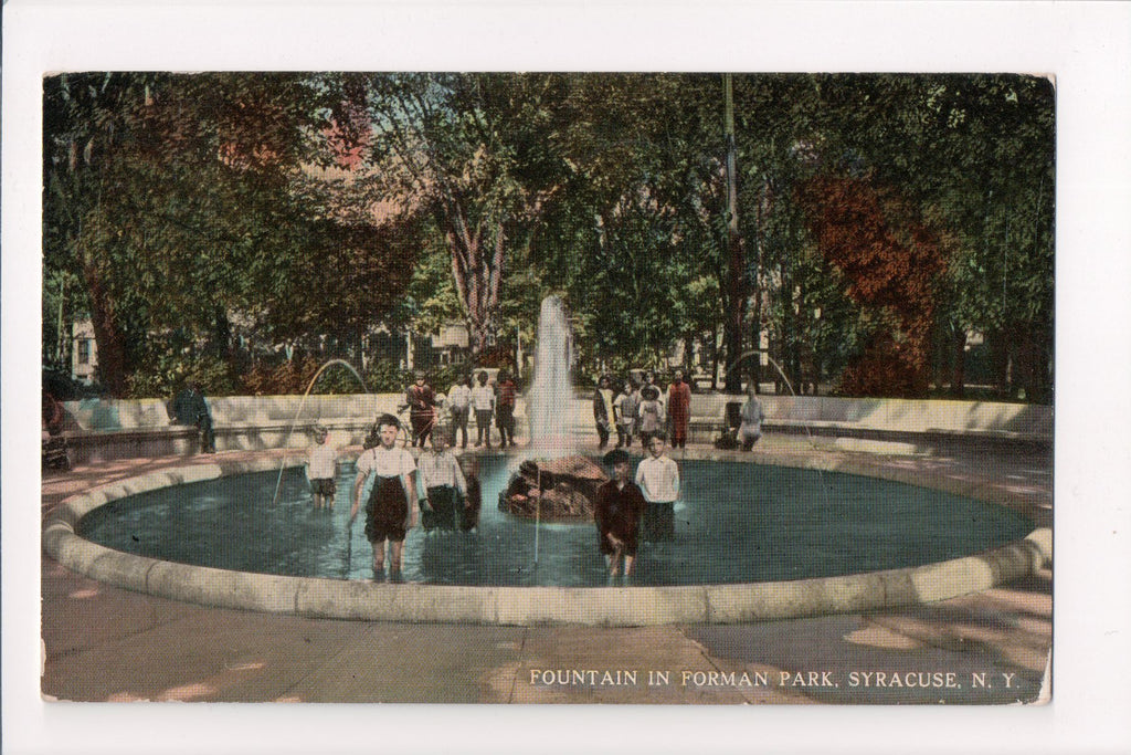 NY, Syracuse - Forman Park Fountain with kids in it - w03827