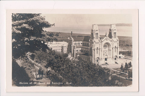Canada - ST ANNE de BEAUPRE, QC - 1945 RPPC - R00545