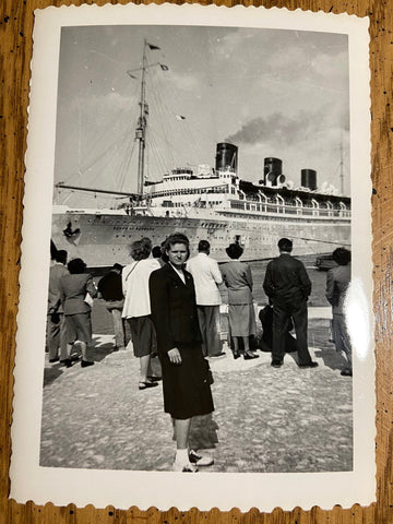 Ship Postcard - QUEEN OF BERMUDA - 1959 photos - wv0025