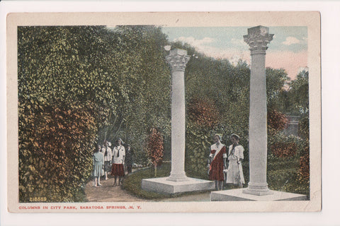 NY, Saratoga Springs - City Park - Columns and girls - SL3022