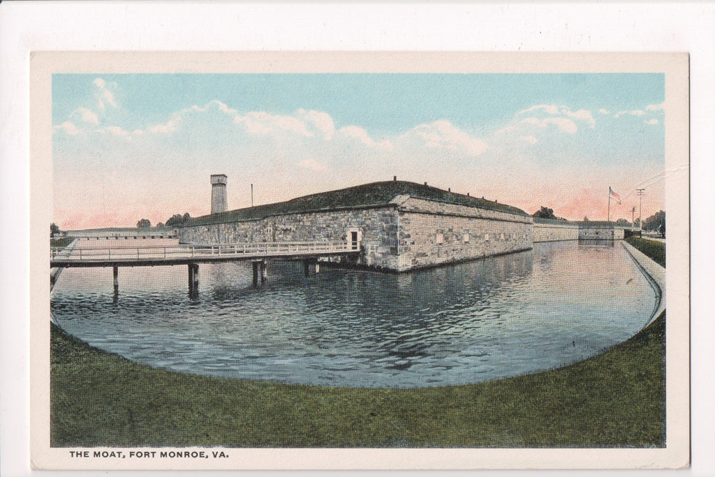 VA, FORT MONROE - The Moat, main sallyport - vintage postcard - C06774