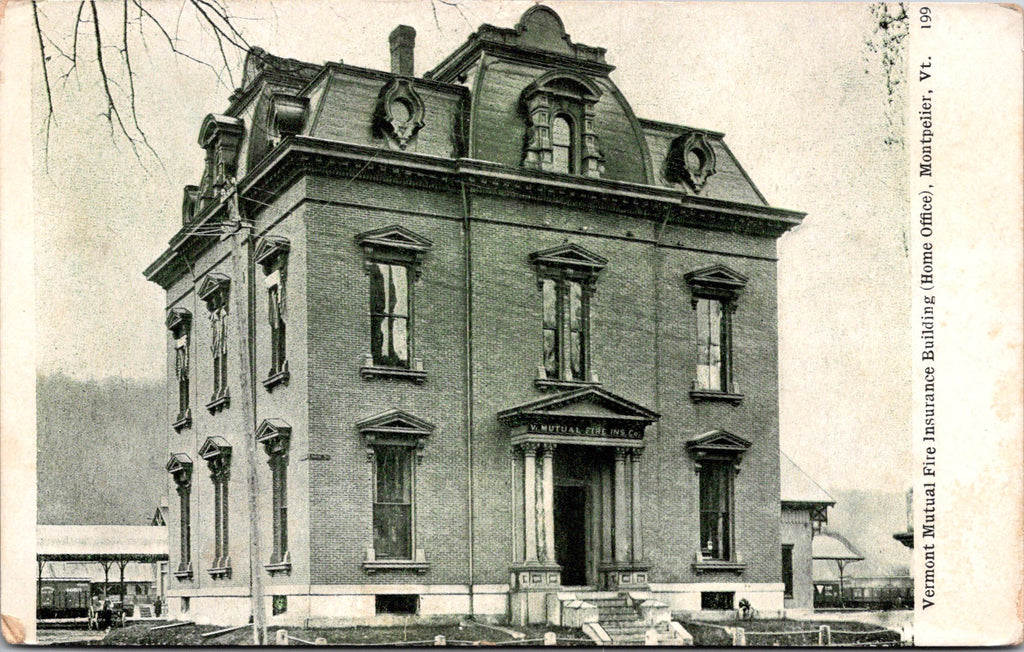 VT, MONTPELIER - Mutual Fire Insurance Bldg (Home Office) postcard - W03102