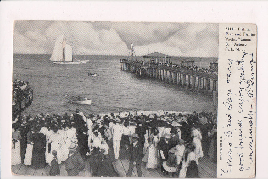 NJ, ASBURY PARK - Emma B Fishing Yacht, Pier, crowds - w03512
