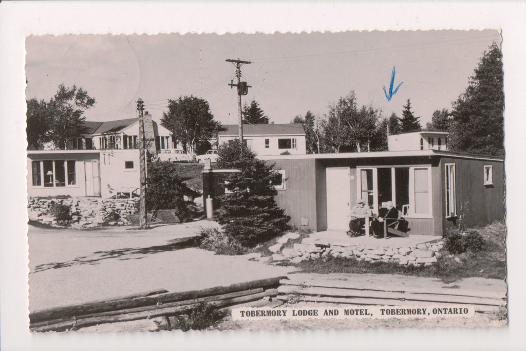 Canada - Tabermory, ON - Lodge and Motel, people RPPC postcard - w03913