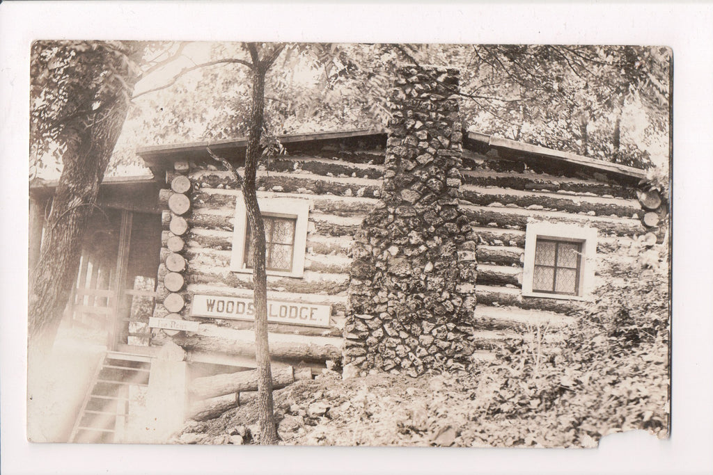 WI, WOODRUFF - Woods Lodge log cabin close up RPPC postcard - 501104
