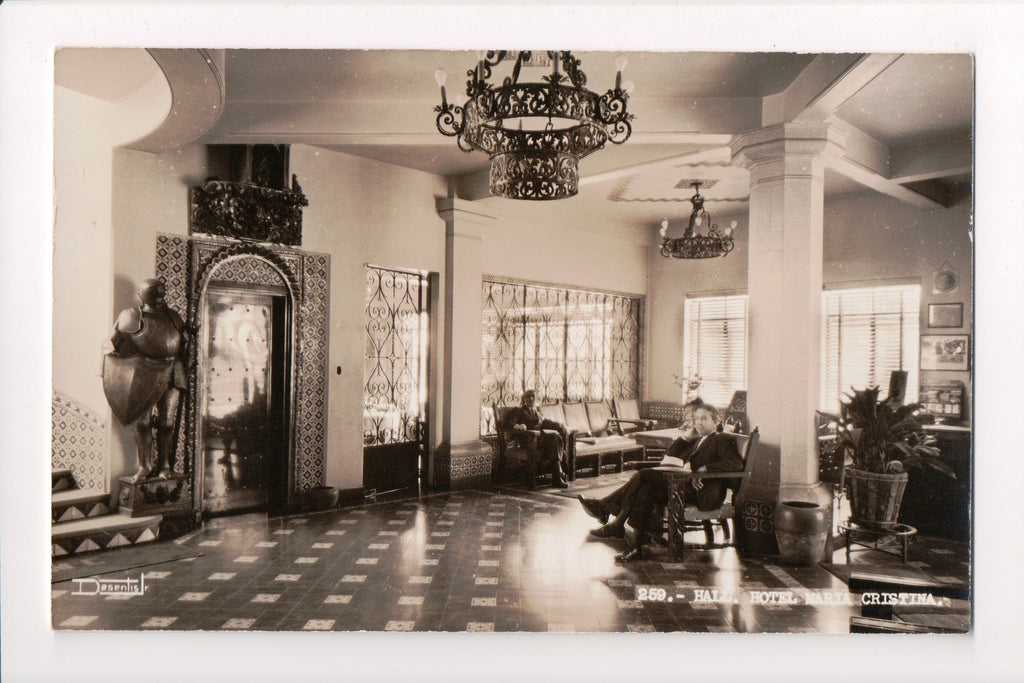 Foreign postcard - MEXICO CITY, Mexico - Hotel Maria Cristina RPPC, armor - w05033