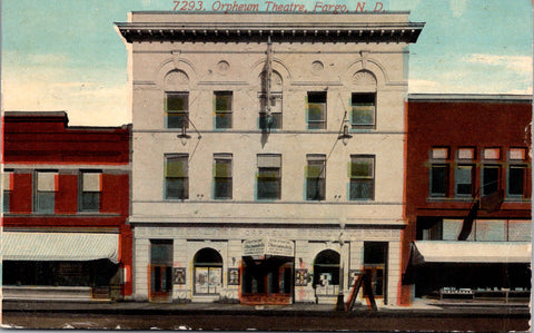 ND, Fargo - Orpheum Theatre close up - 1914 postcard - A06102