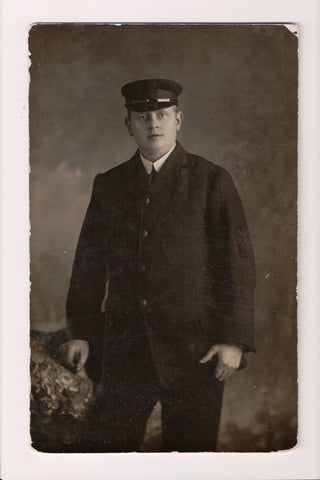 MISC - Military Man in uniform - posing - RPPC - b08295