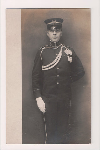 MISC - Military Man in uniform - posing - RPPC - B08296