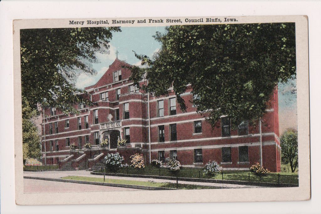 IA, Council Bluffs - MERCY HOSPITAL, Harmony and Frank Sts postcard - c17704