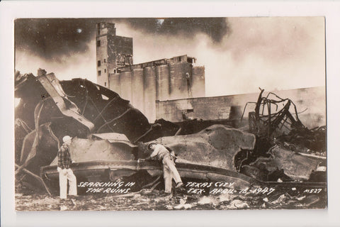 TX, TEXAS CITY - Searching the Ruins - 1947 RPPC - D18144