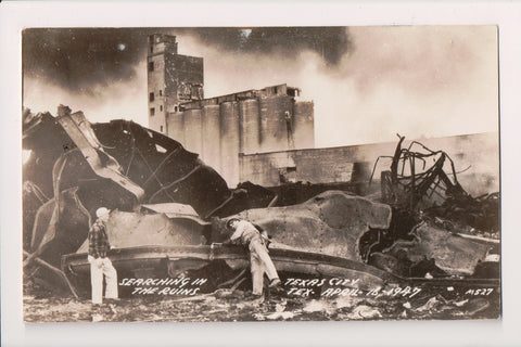TX, Texas City - Searching the Ruins - 1947 RPPC - D18144