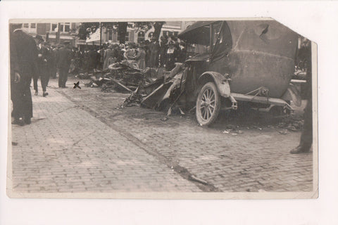 Car Postcard - old vehicle wrecked in accident - PHOTO - R00645