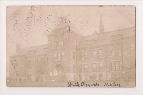 MI, MANISTEE - nuns in doorway of school - RPPC - SL2451