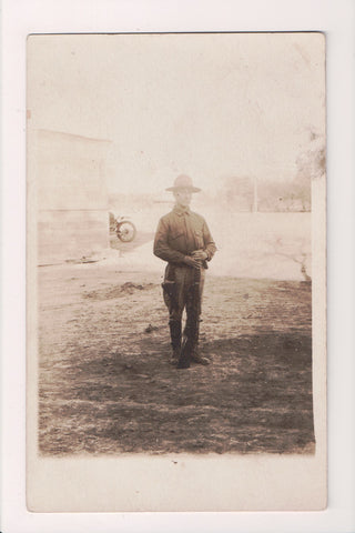 MISC - Military Man in uniform - posing - RPPC - w02486