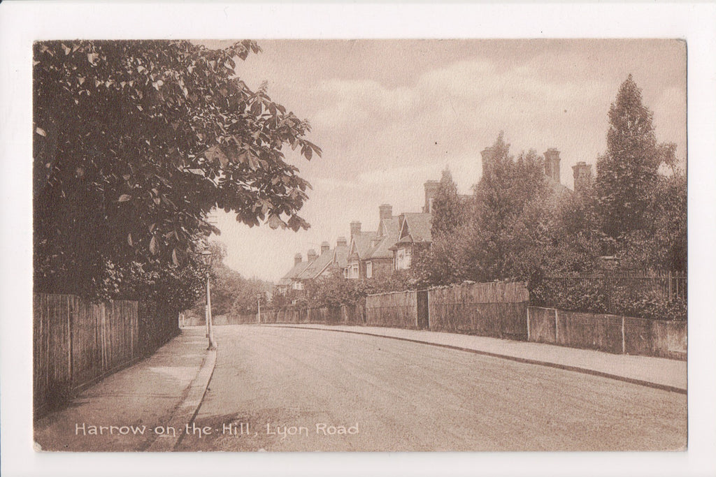 Foreign postcard - HARROW on the Hill - Lyon Road - @1918 postcard - JR0122